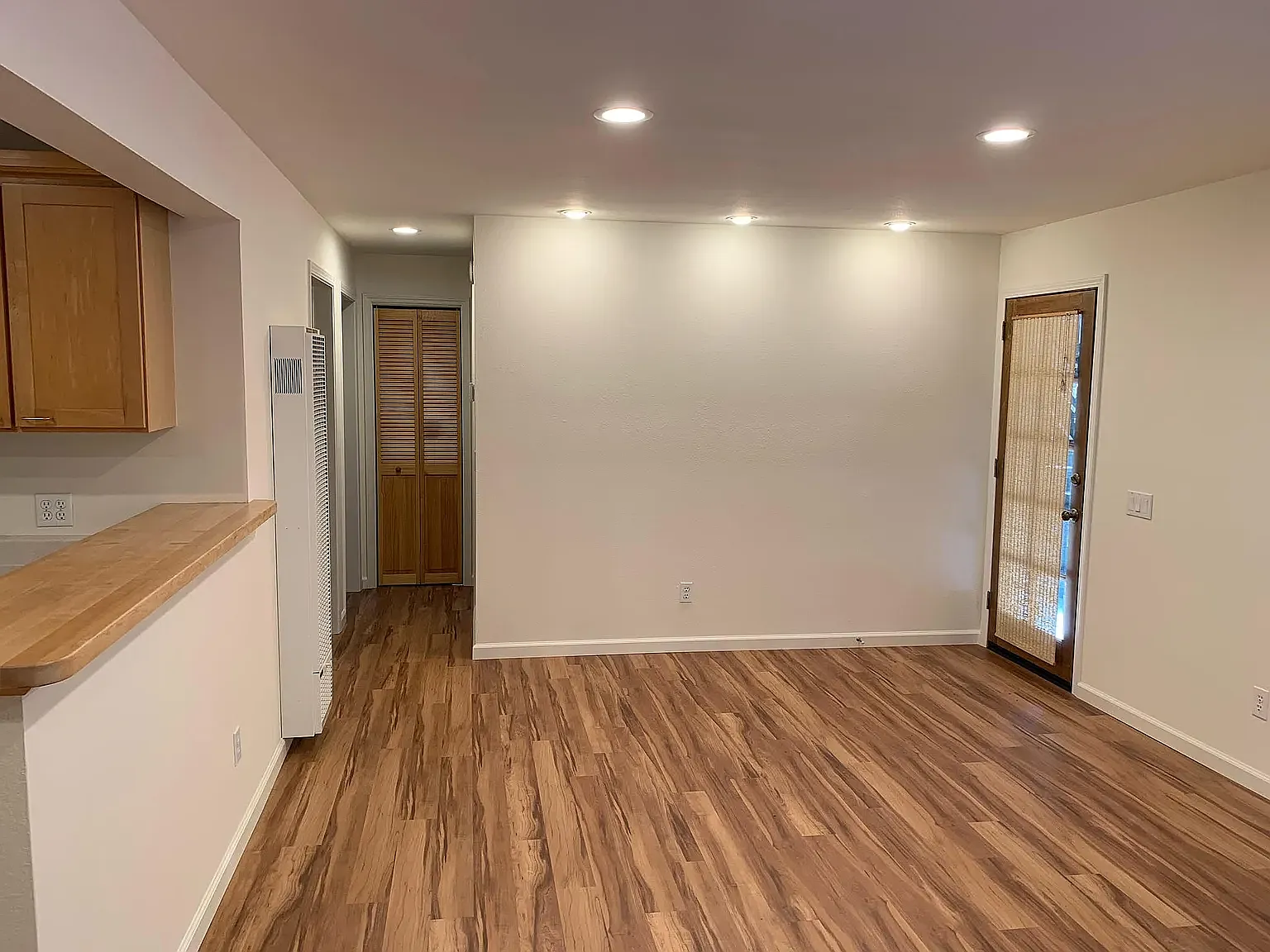 2 bed, 792 sqft, $3,200 — Photo 3
