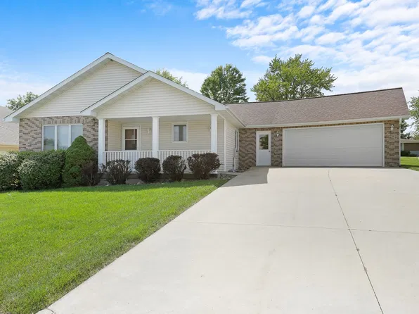 1009 E 6th St, Pella, IA 50219