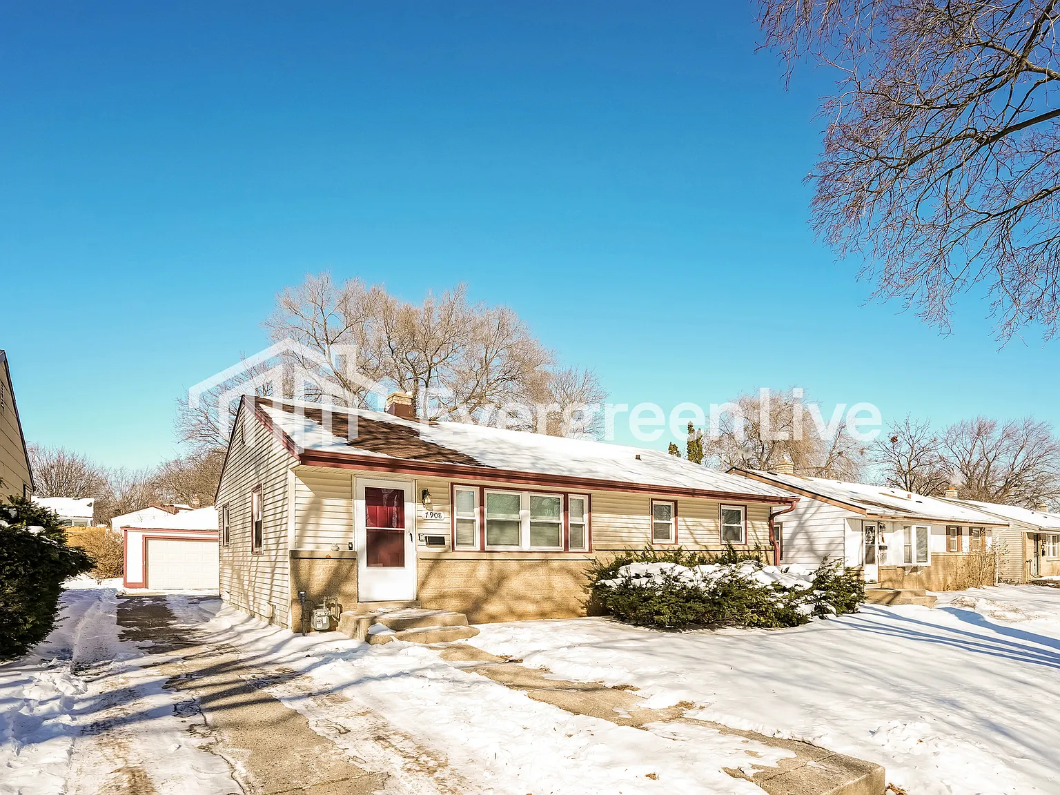 3 bed, 1.0 bath, 950 sqft, $1,745 — Photo 2