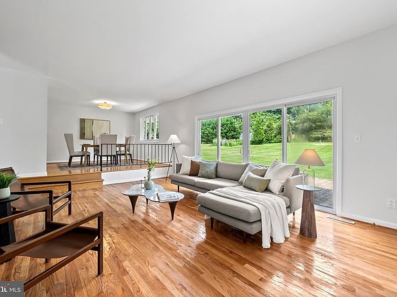 5th image of 4037 Crescent Rd