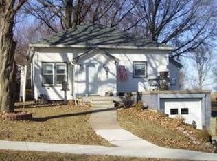 316 E Thomas St, Avoca, IA 51521