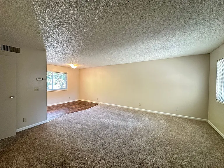 B Street Apartments — Photo 25