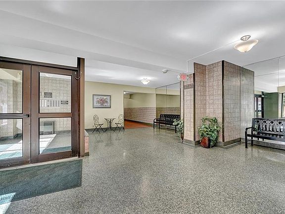 3rd image of 245 Parkview Ave APT 2A