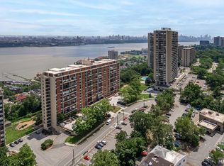 3 Horizon Rd #816, Fort Lee, NJ 07024