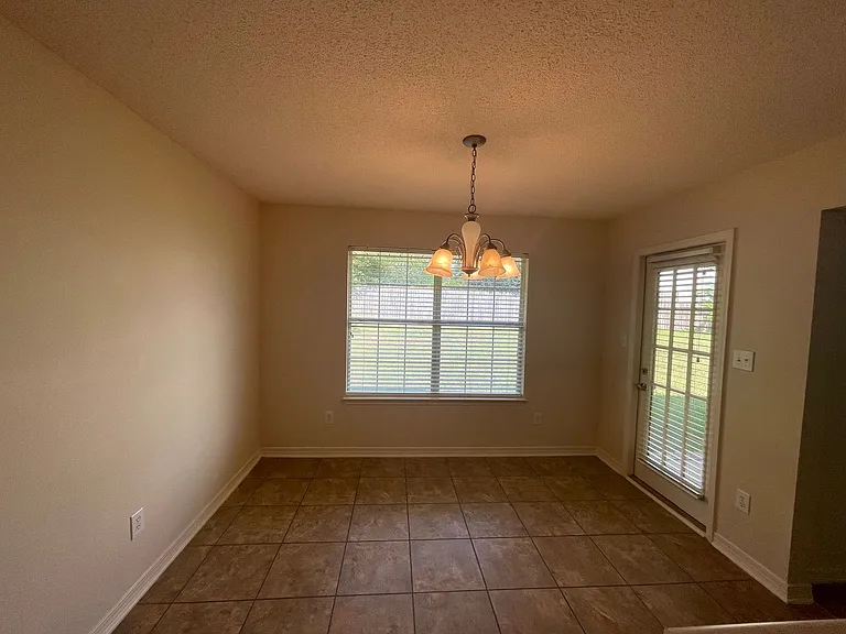 21822 Eastbrook St — Photo 6