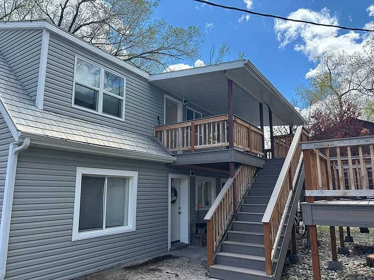 421 E Dunn St — Photo 1