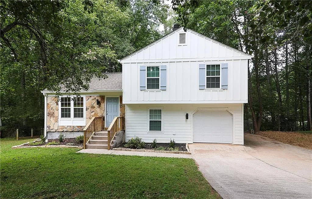 3 bed, 2.0 bath, 1350 sqft, $2,650 — Photo 1