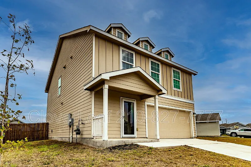 4 bed, 2.5 bath, 1946 sqft, $1,697 — Photo 2