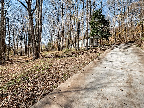 3rd image of 291 Joe Hart Rd