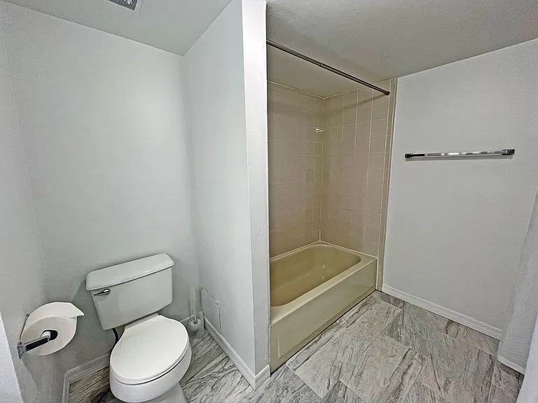4207 Winding Moss Trl #208 — Photo 23