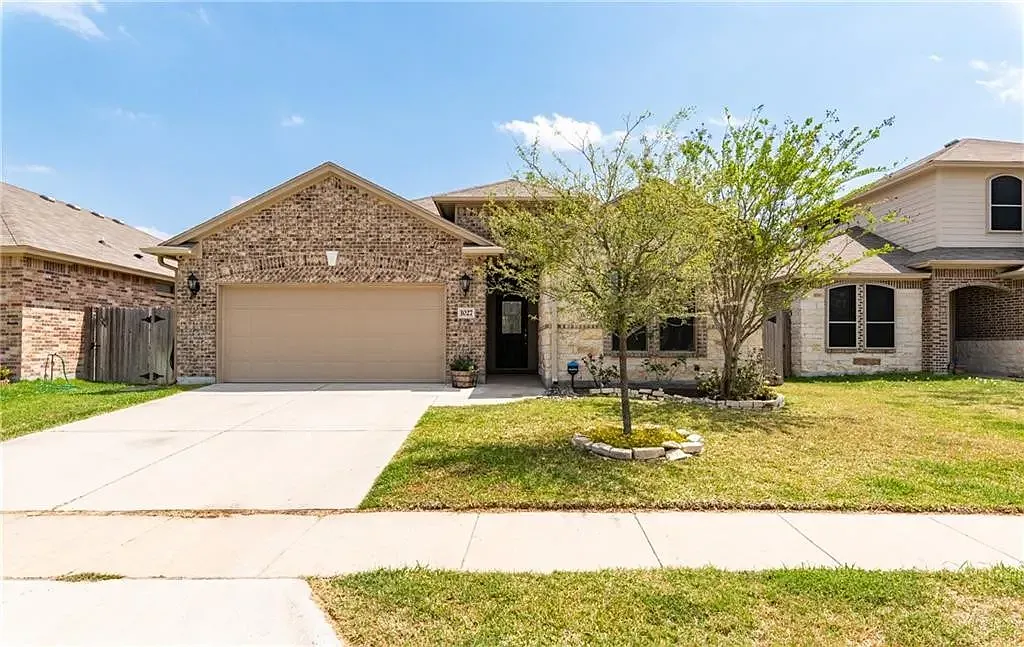4 bed, 1967 sqft, $2,500 — Photo 1