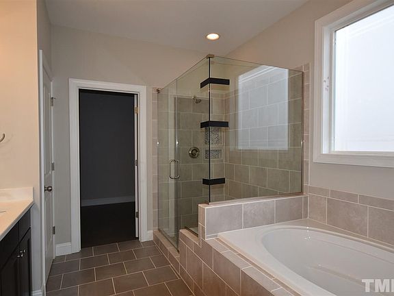 5th image of 173 Bonaventure Dr