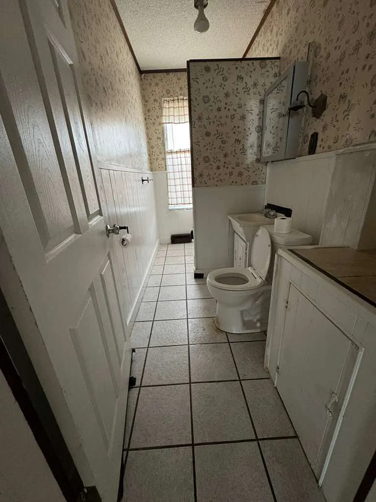 3 bed, 1100 sqft, $2,000 — Photo 2