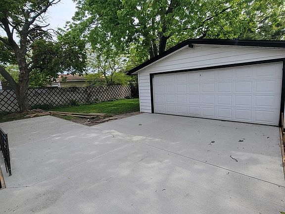 3rd image of 8429 Mason Ave