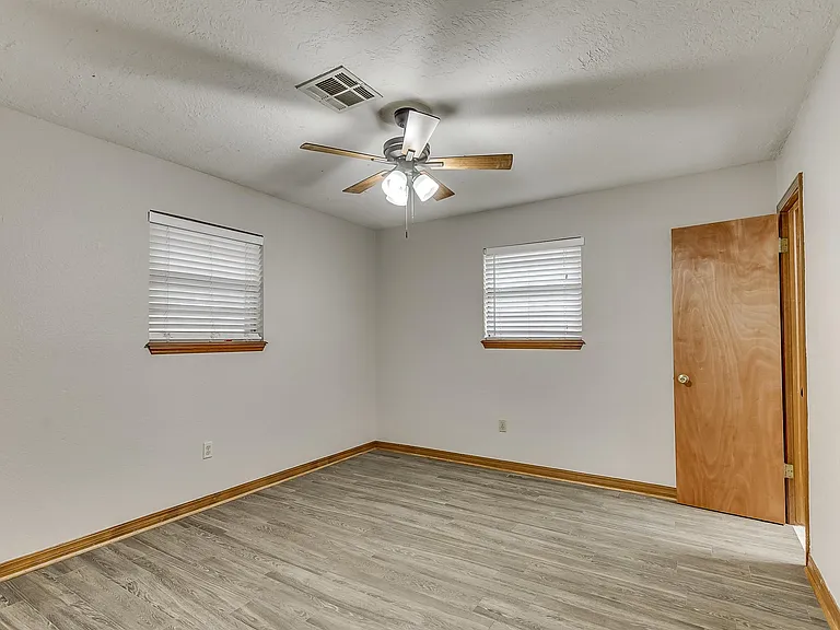 1518 E Boyd St — Photo 17