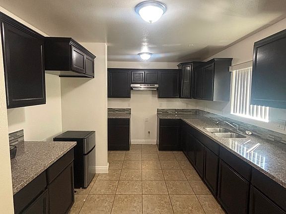 4th image of 754 E 88th Pl