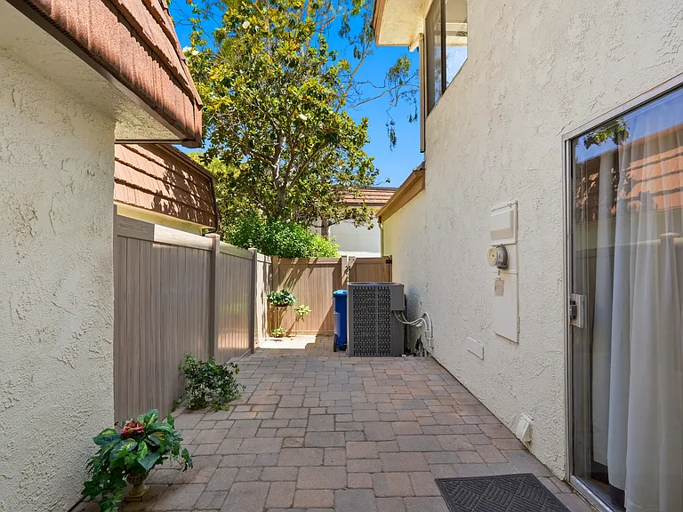 10432 Larwin Ave — Photo 24