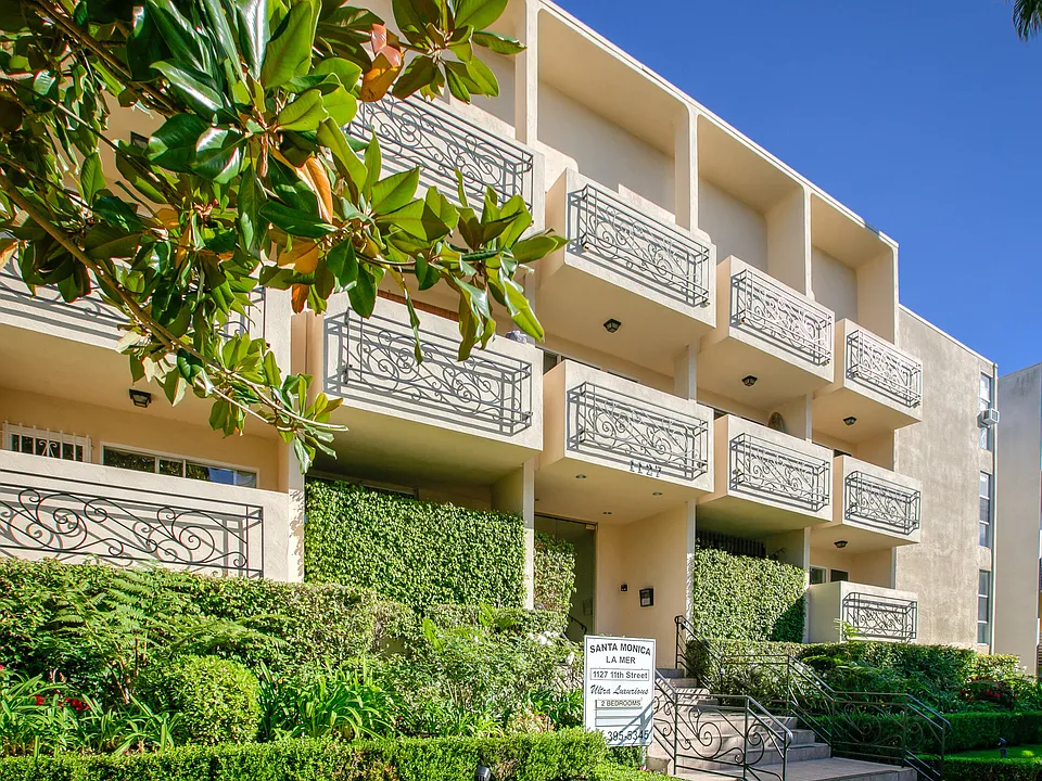 Building Photo 5