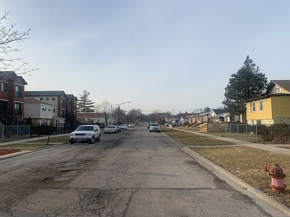 4th image of 1646 W Montvale Ave