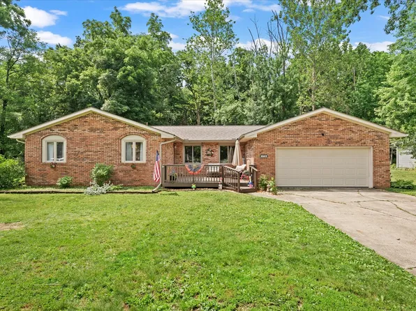 1617 Lake Shore Dr, Mahomet, IL 61853