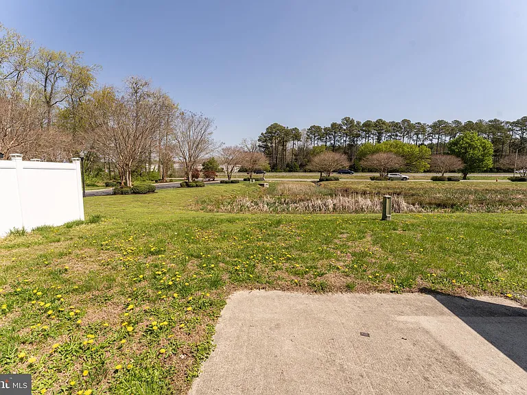202 Carsons Ct — Photo 3