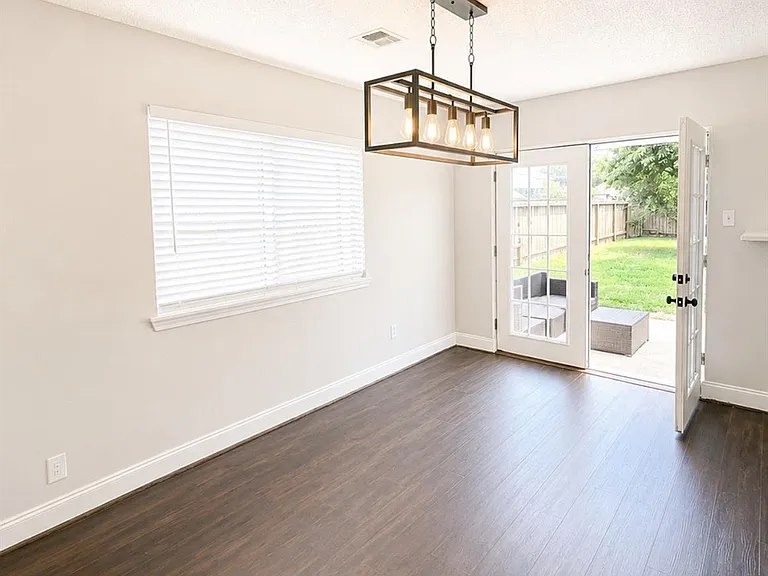 18210 Almonte Ln — Photo 10