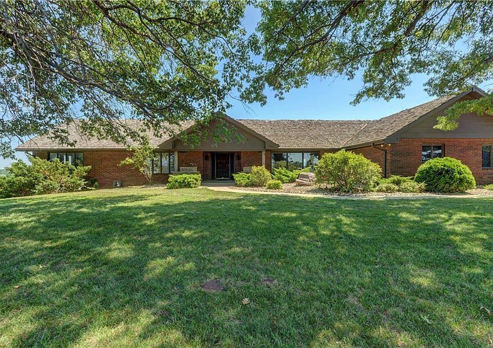 4909 S 40th St, Saint Joseph, MO 64503 Zillow