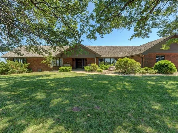 4909 S 40th St, Saint Joseph, MO 64503