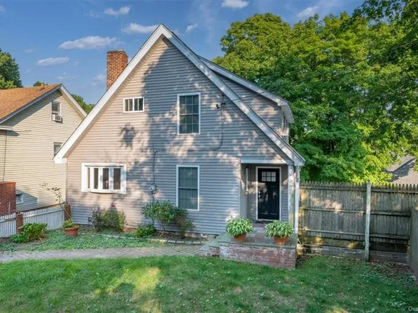 20 General Heath Ave, N White Plains, NY 10603