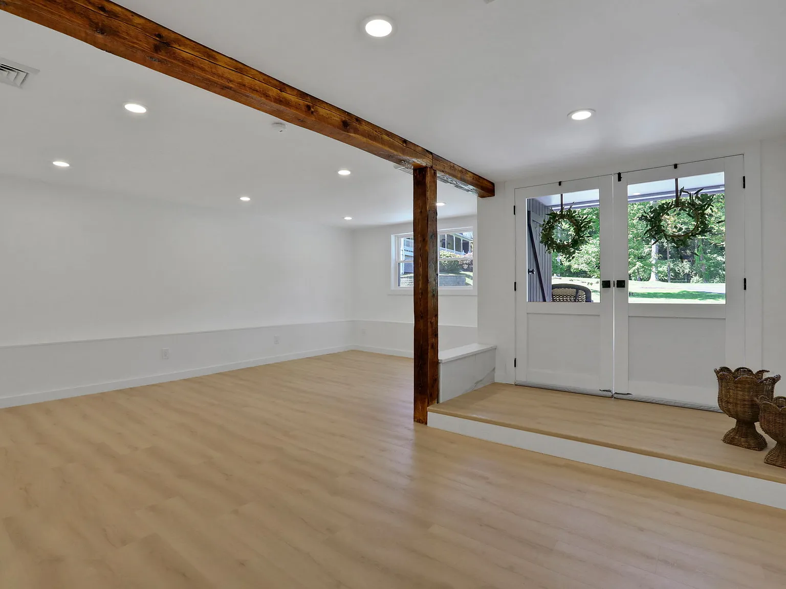 3 bed, 2.5 bath, 2200 sqft, $3,600 — Photo 2