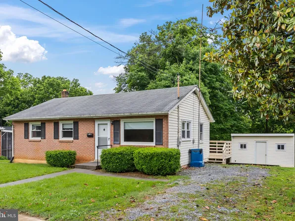 311 S Buckmarsh St, Berryville, VA 22611