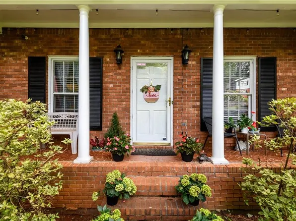 589 Dogwood Dr, Lawrenceville, GA 30046
