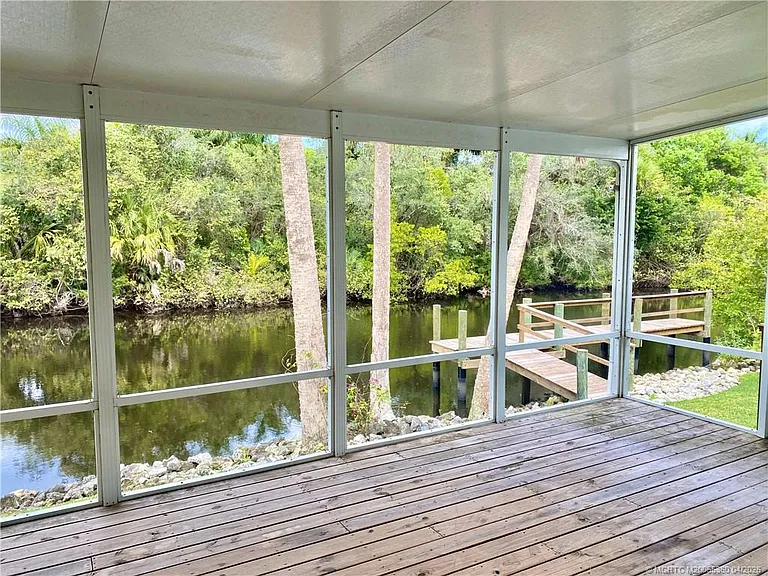 625 SW Salerno Rd — Photo 11