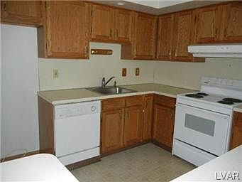 3rd image of 912 Lincoln St
