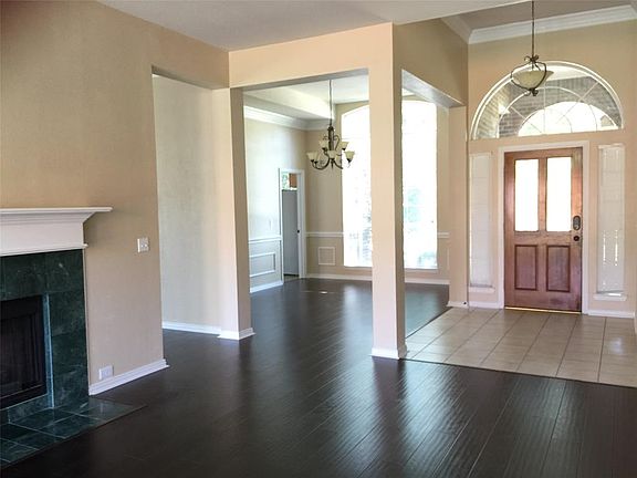 5th image of 2149 Country Club Dr