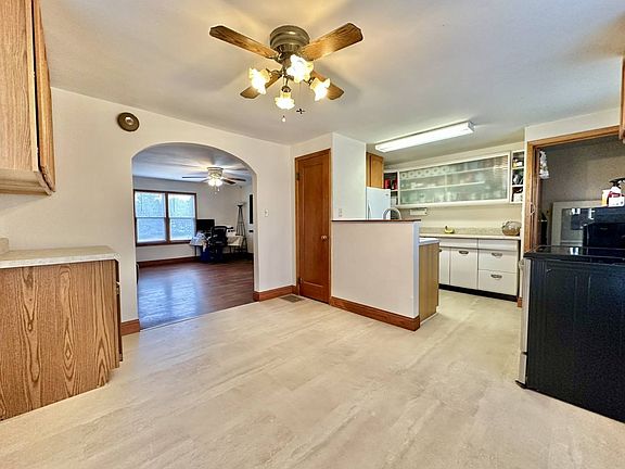 3rd image of 175 N Thompson Ave