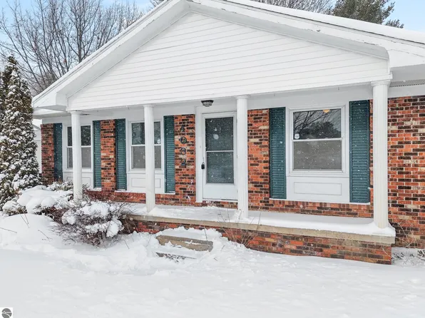 4032 Hearthside Dr, Traverse City, MI 49684
