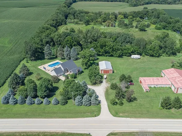 20775 Hickory Hills Rd, Sterling, IL 61081