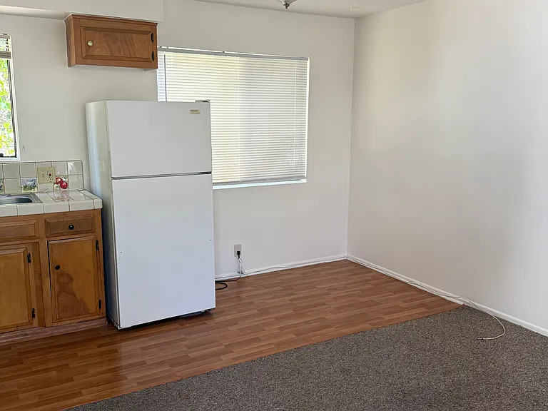 249 N Palm Ave #B — Photo 4