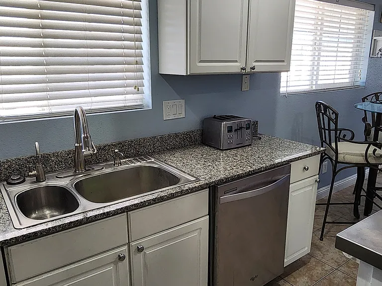 318 Fife St — Photo 16