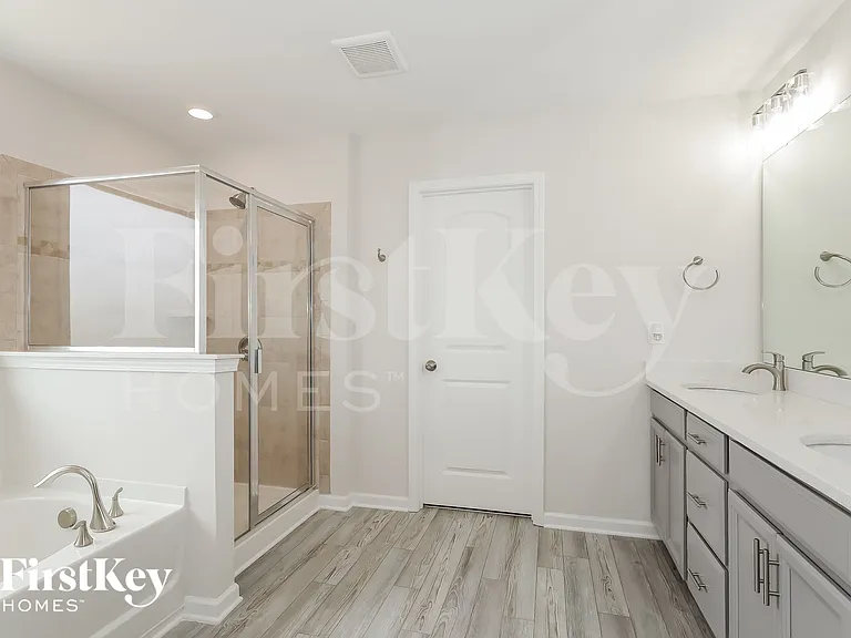 2641 Kinmere Dr — Photo 10