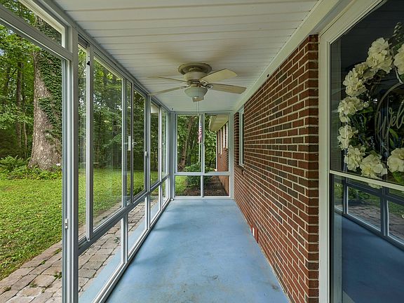 5th image of 302 W Point Dr
