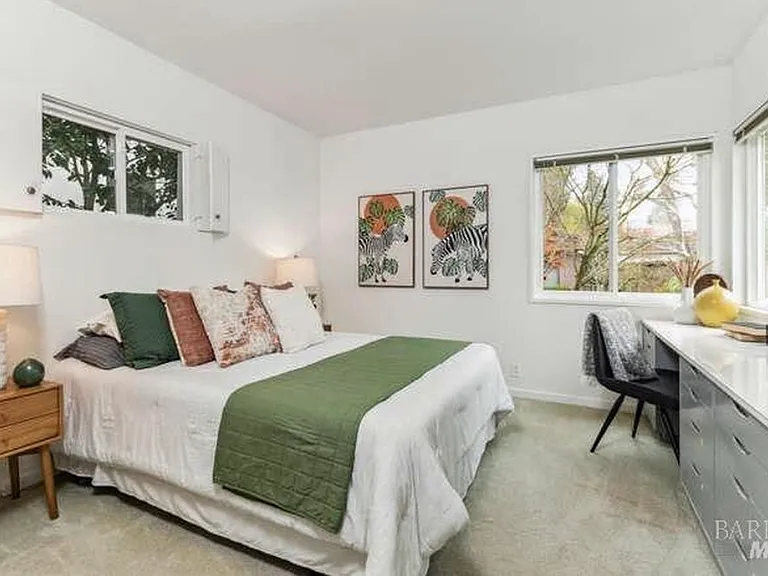 33 Amicita Ave — Photo 15