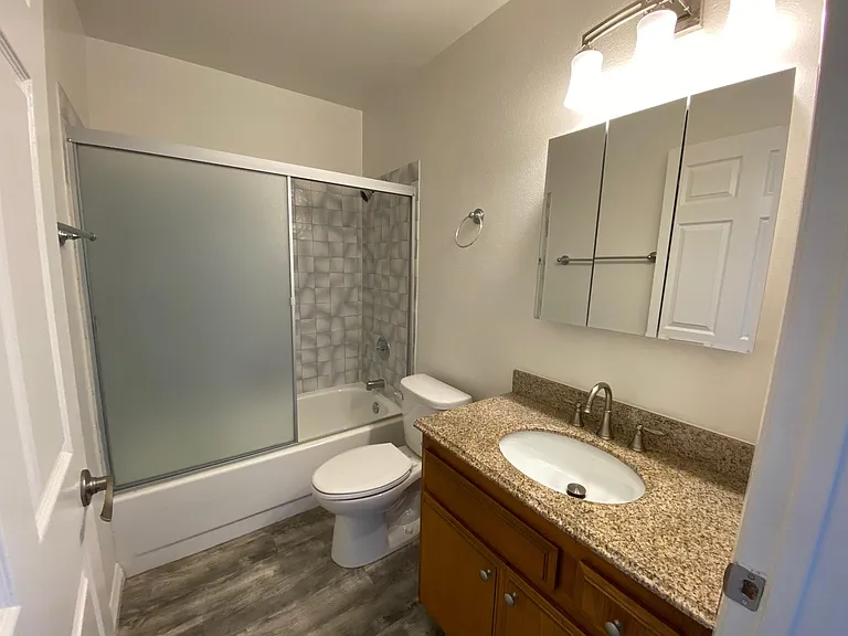 14615 Burbank Blvd #202B — Photo 14