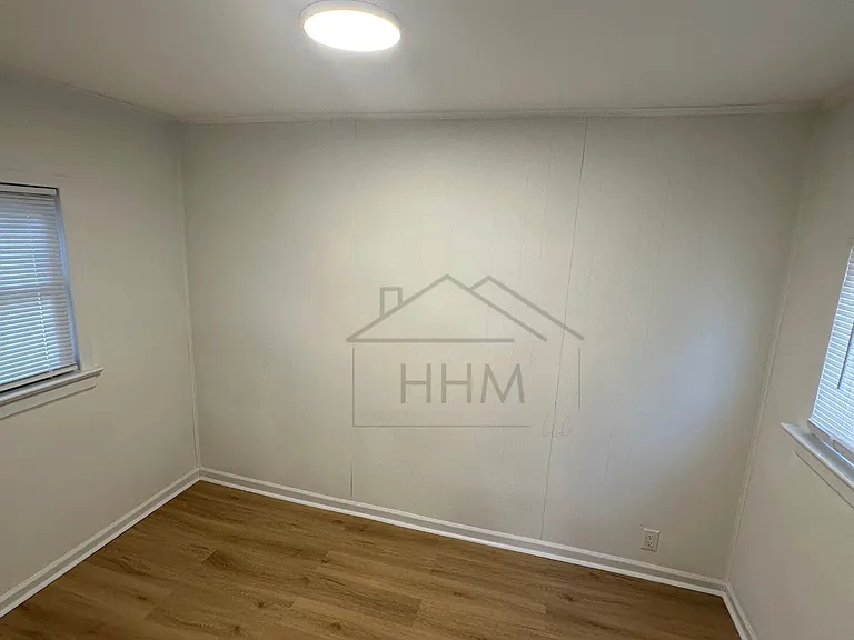 906 Hill Top Dr — Photo 4