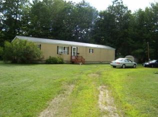 8 2nd Ave, Mechanic Falls, ME 04256