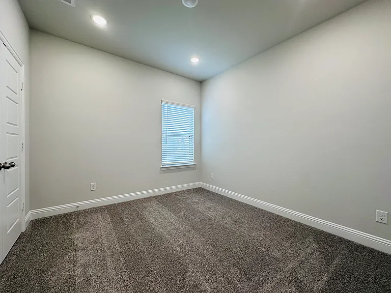 7017 Sunset Blvd — Photo 33