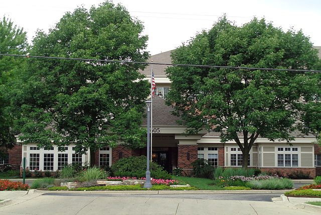 1st image of 605 Barrington Ave APT 210