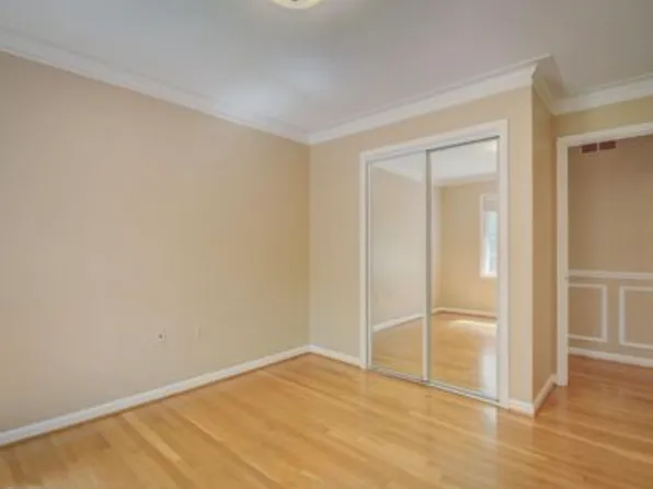 5103 Colebrook Pl, Alexandria, VA 22312