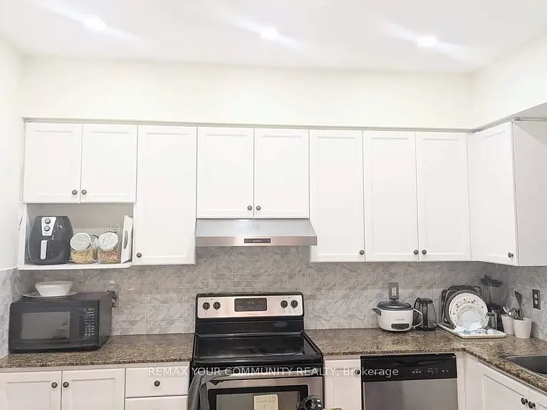 98 John Bell Cres — Photo 4